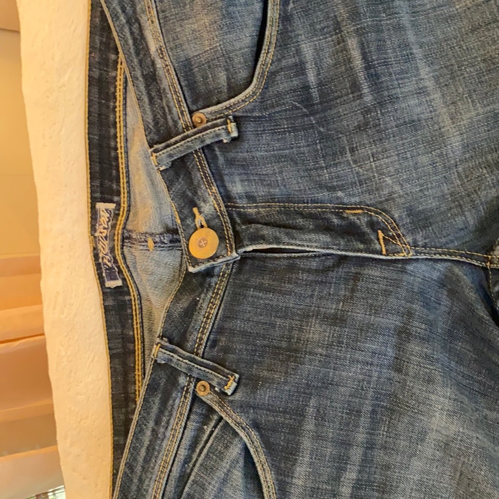 In good used condition missing buttons on back pockets .. Waist 30 length 32
